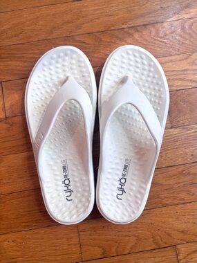 Ryka Re-Zorb Lite White Cushioning Foam Flip Flops 7